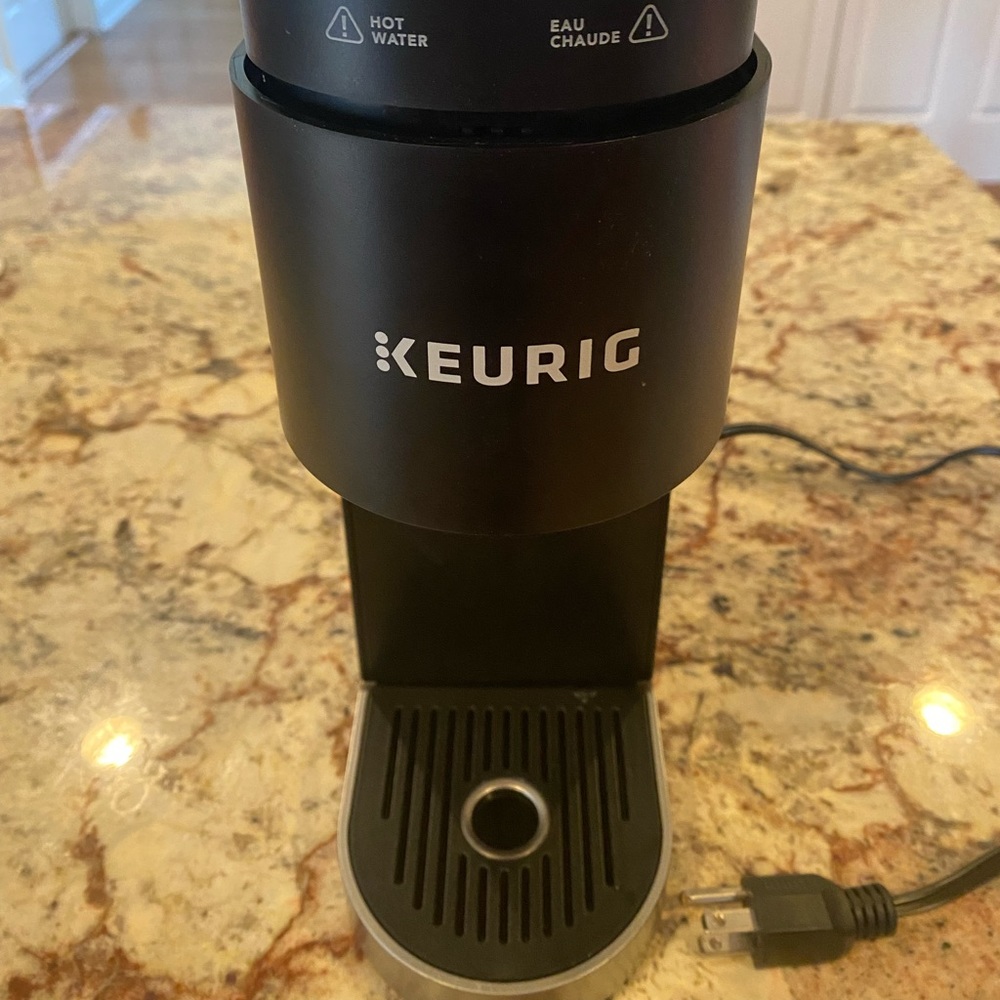Keurig Single Serve Coffee Machine with K-Cup Holder